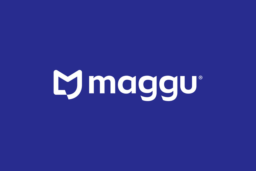 Logotipo Maggu em branco sobre azul profundo
