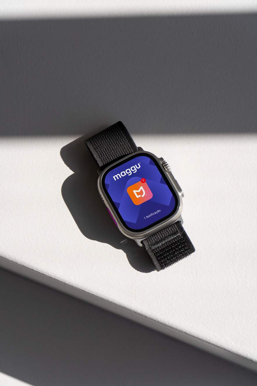 Notificação da Maggu na tela de um smartwatch